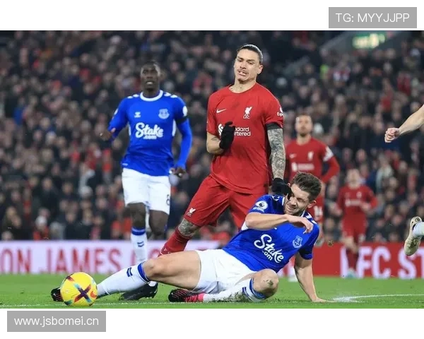 阿尔瓦雷斯与努涅斯:效率与冲击力的双模型对比分析 阿尔瓦雷斯与努涅斯:效率与冲击力的双模型对比分析