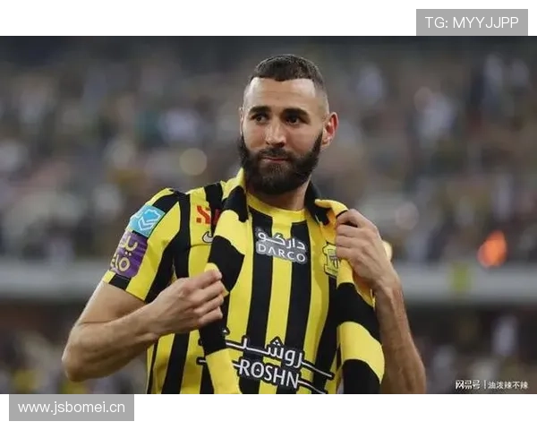 本泽马离开皇马是否正确？战术适配与生涯阶段解析