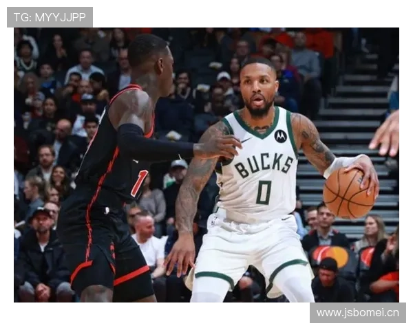 利拉德休赛期天天凌晨四点打卡训练馆，邻居以为他家漏水报警了