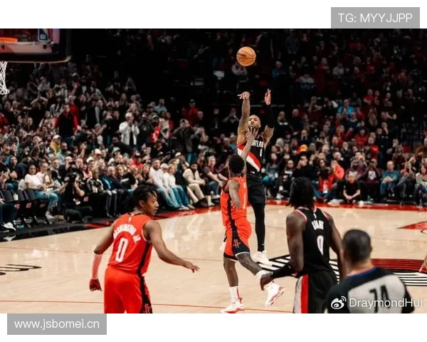 利拉德利用挡拆突破解锁高效得分，关键时刻拉开对阵库里的差距