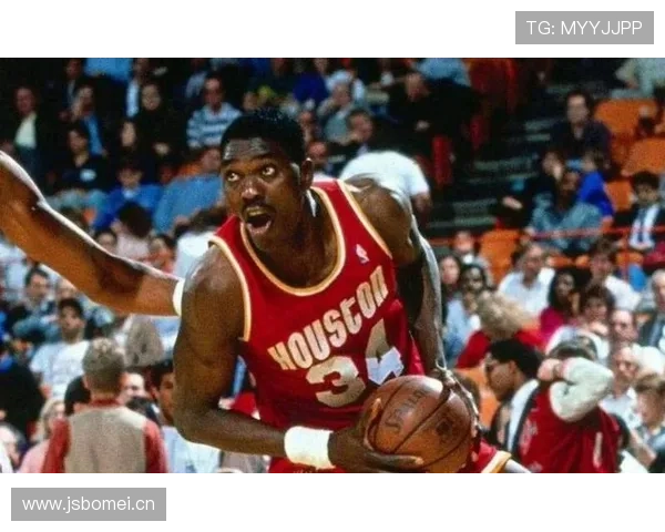 奥拉朱旺低位单打提升效率 领先姚明篮下终结能力明显